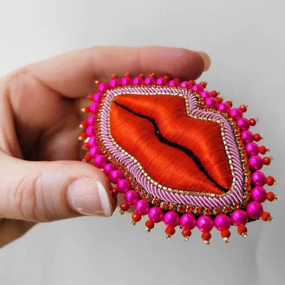 Broche lippen rood Small
