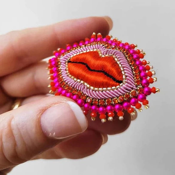 Broche lippen rood Small