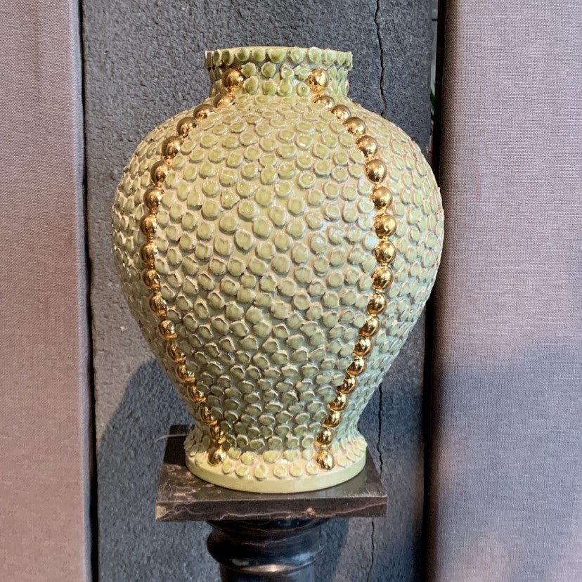 Vaas lichtgroen met gouden ketting
