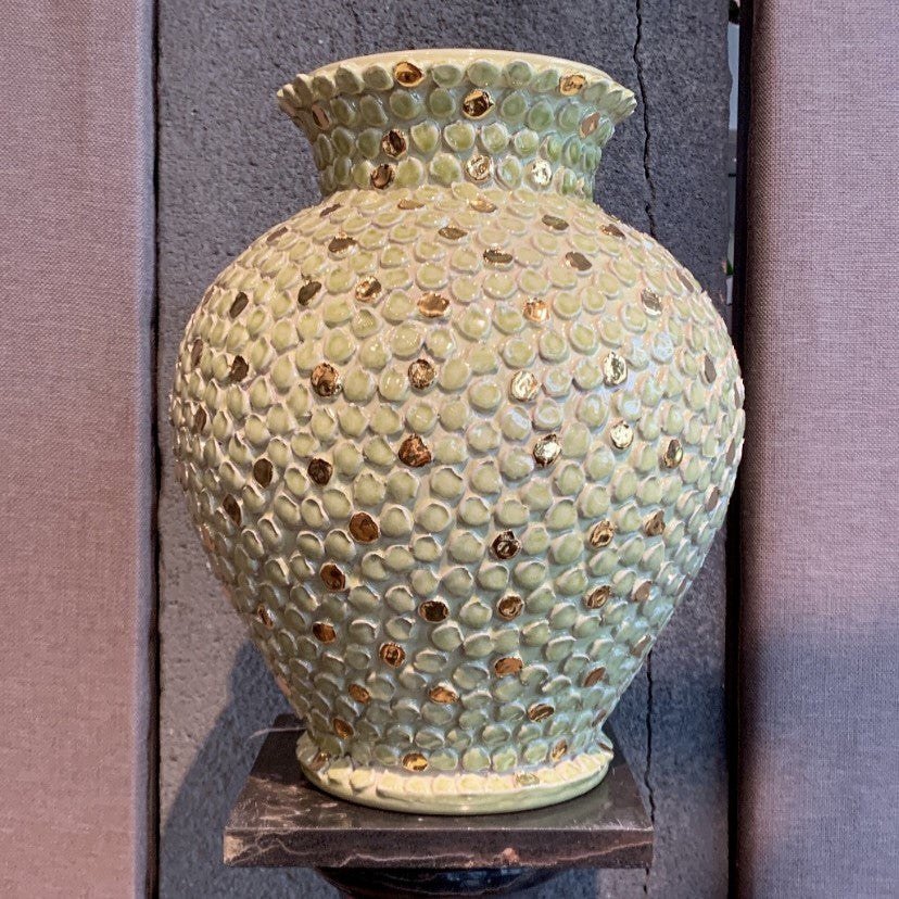 Vaas lichtgroen met gouden stippen
