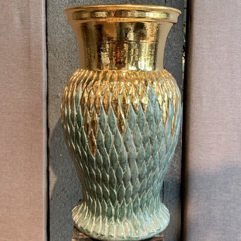 Vaas salamandergroen met gouden top