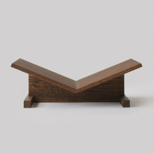 Boekenstandaard smoked oak
