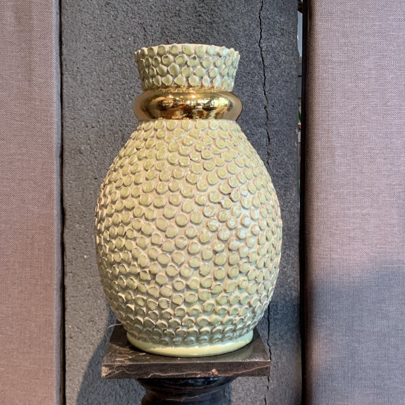 Vaas lichtgroen met gouden ring