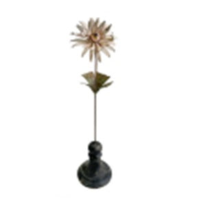 Metalen roze bloem op houten voet H40cm