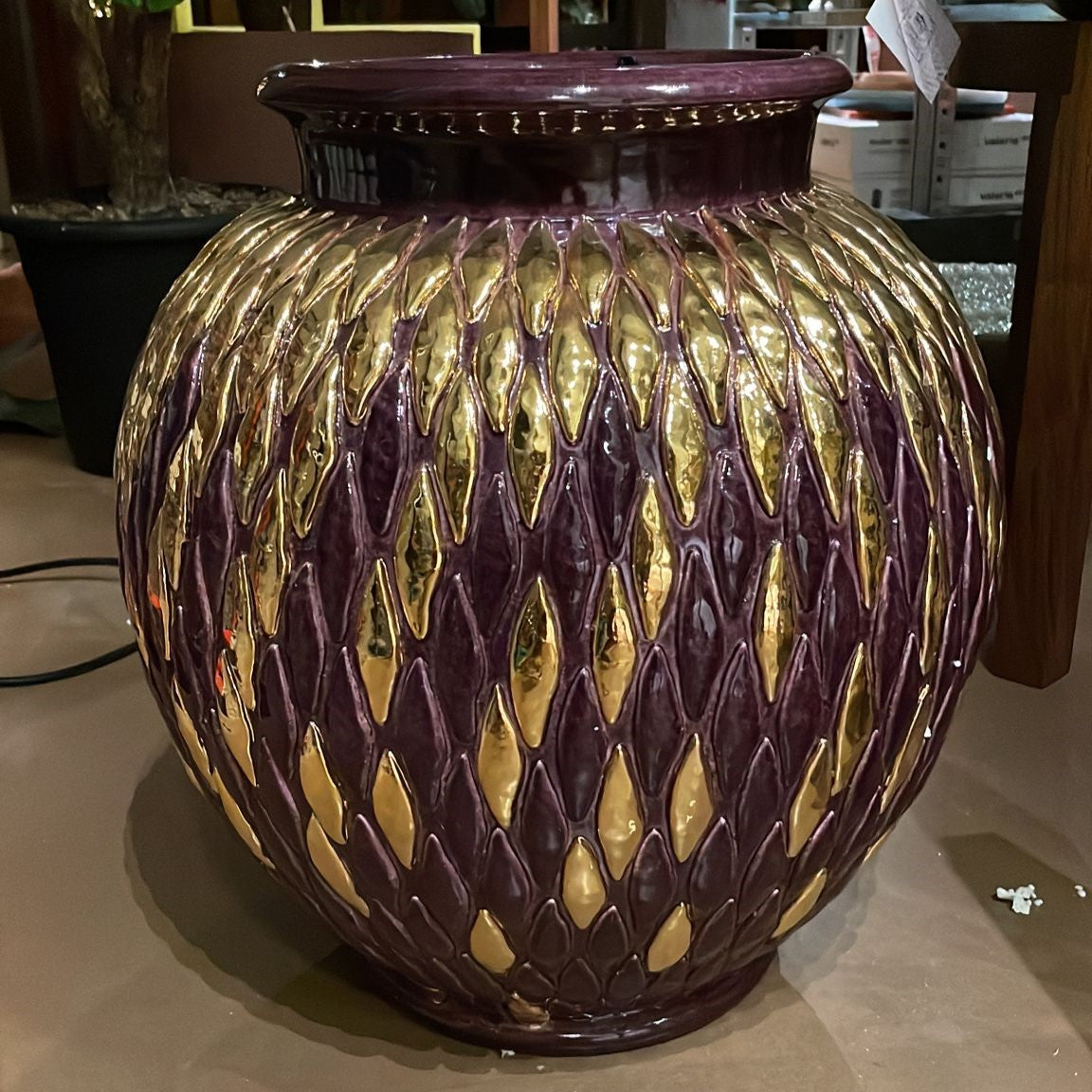 Vaas aubergine bladeren met goud